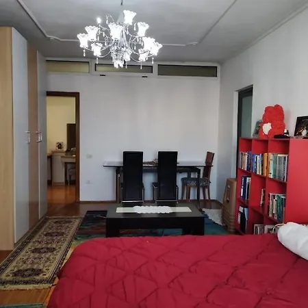 Flat In Tirana, Rruga 5 Maji, شقة