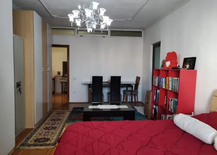 Flat In Tirana, Rruga 5 Maji, شقة